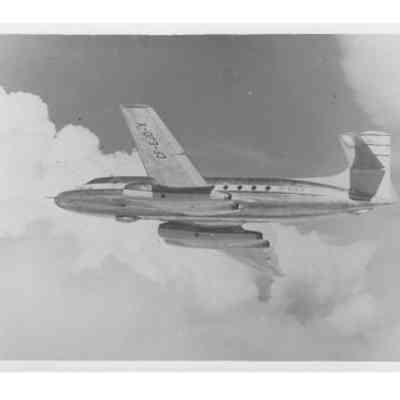 Jetliner image, in flight - image 1