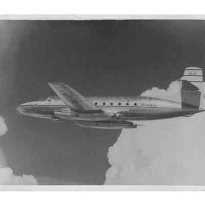 Jetliner image, in flight - image 2
