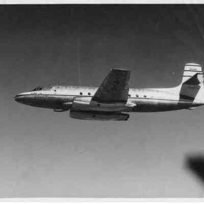 Jetliner image, in flight - image 3