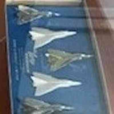 Presentation box of 5 miniature arrows