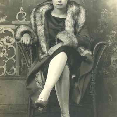 James Laurence's Daughter, Hattie Riddle's Niece