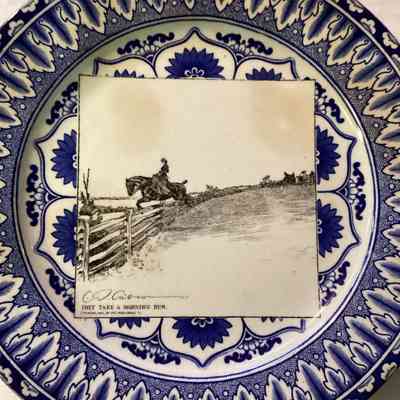 2001.016.001S: They take a morning run.