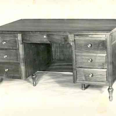 Wooden desk, office size, with 7 drawers