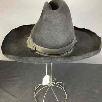 Men's Black Wide-Brimmed Felt Hat w/ High Crown