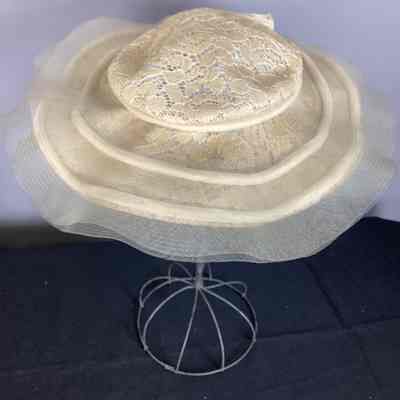 Women's Ecru Lace & Velvet Hat