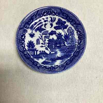Thirteen Blue & White Willow Pattern China Saucers