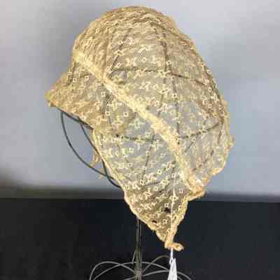Women's Ecru Lace Bonnet