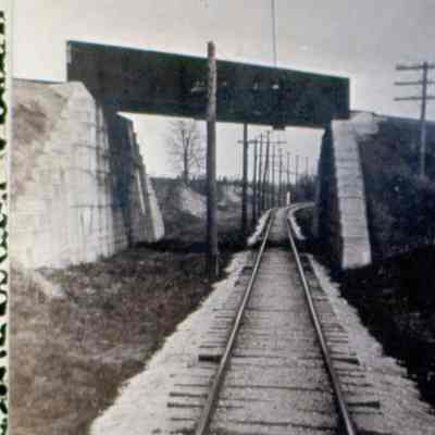 Undercrossing of Electric rail with a steam line