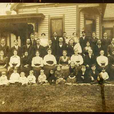 Hattie (Abel) Workman Riddle's Early Family Picture