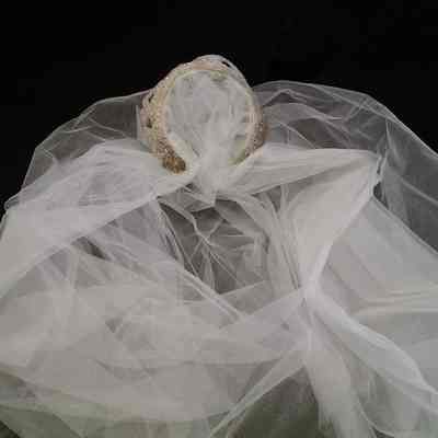 Veil, with beaded tiara, image 2