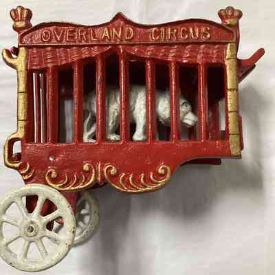 Circus wagon toy