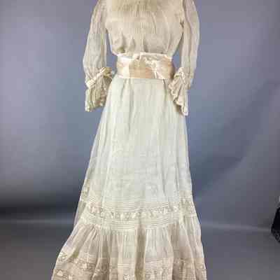 Women's White Organdy Wedding Dress