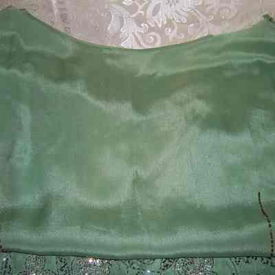 Flapper-eraress, satin neckline and bodice, detail