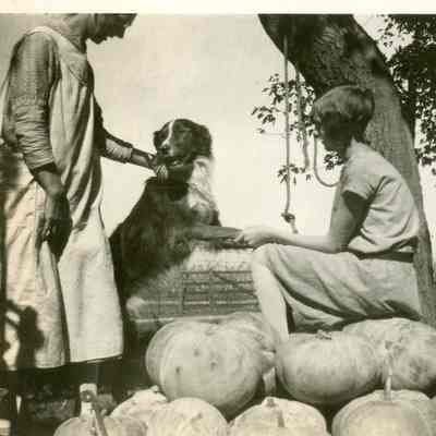 Dollie & Dorothy Wasson w/ Dog