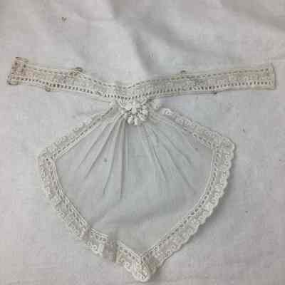 Women's White Lace & Net Jabot