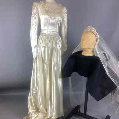 Women’s Ivory Satin Wedding Dress