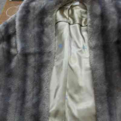 stole, grey faux fur, view 2