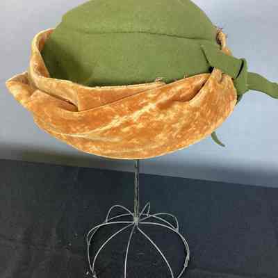 Women's Green & Gold Velvet Felt Hat