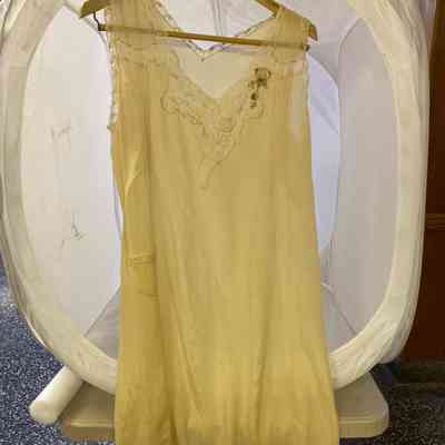 Full Slip w/rose & green leaf trim: 2001.020.001 D