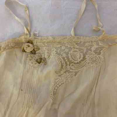 Slip with rose & green leaf: E