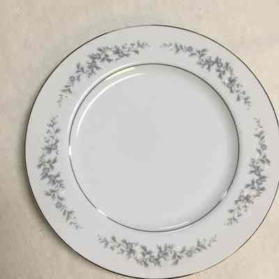 White & Gray Forget-Me-Not Decorative Plate