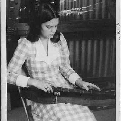 Cheryl Reed w/ Dulcimer