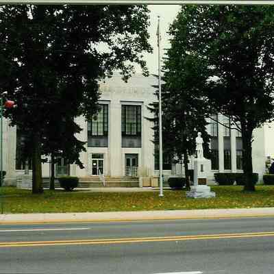 Shelby County Court House Central States Fiber Corp. Broadway Bonded Oil Cop. E. Broadway