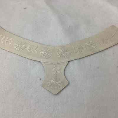 Womens Ivory Floral Collar