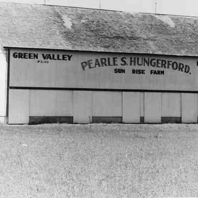 Hungerford, Pearle barn