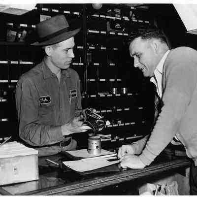  Hites Oil Company/262 E. Broadway