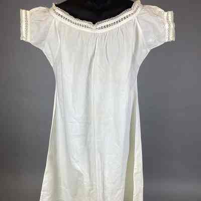 Women’s White Muslin Chemise