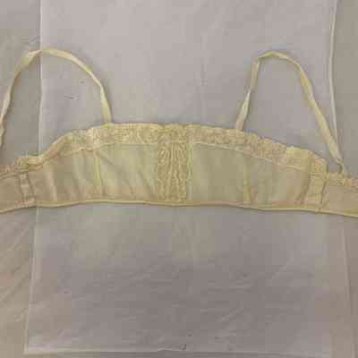 Bra: 2001.020.001 C