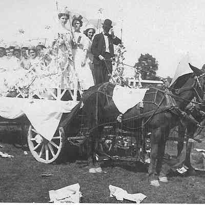 floats from same parade.