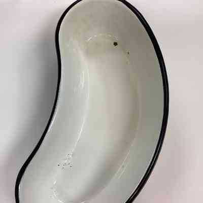 2025.028.001: B.kidney shaped black & white enamel tray