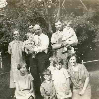 Earl, Dollie, & Dorothy Wasson + Family