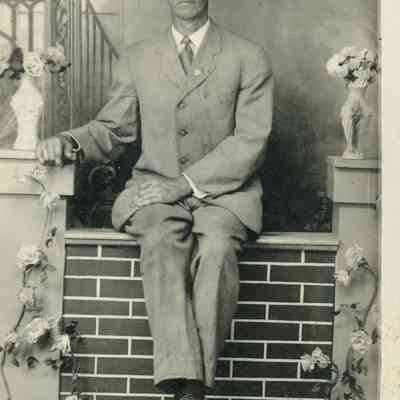 Frank Applegate - Hattie Riddles Half Brother