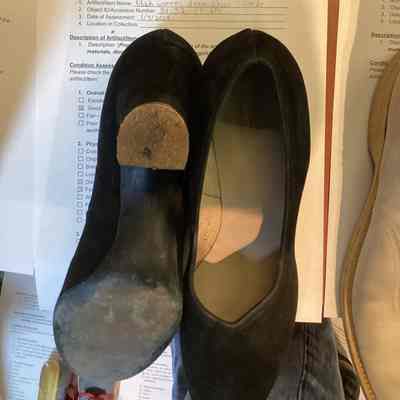 Women's Black Suede Pumps