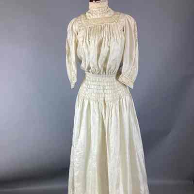 Women’s Ivory Silk & Lace Wedding Dress