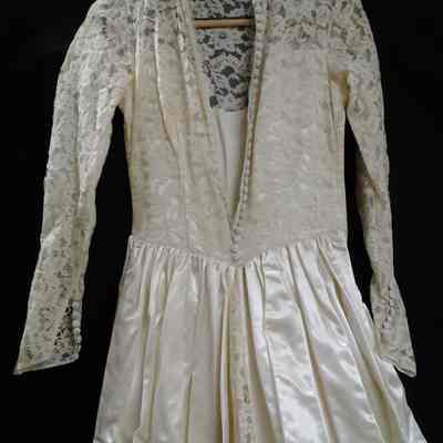 Women's White Lace Taffeta Wedding Dress