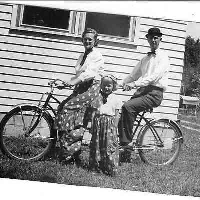 "Dorthy Fraker - Anne Fraker - Otis Frakef"