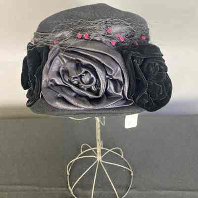 Women's Black Floral Wool Felt Toque Hat