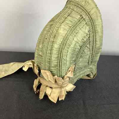 Women's Green Taffeta Bonnet
