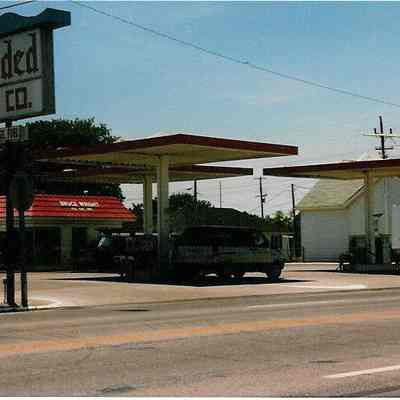 Bonded Oil Co. E. Broadway Broadway Bonded Oil Cop. E. Broadway