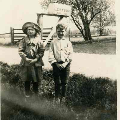 Dorothy Wasson & Unidentified Child