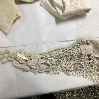 Women's Crocheted Ecru Collar