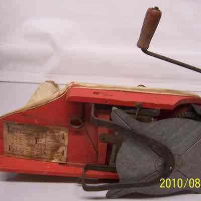 Seed Spreader, View 3