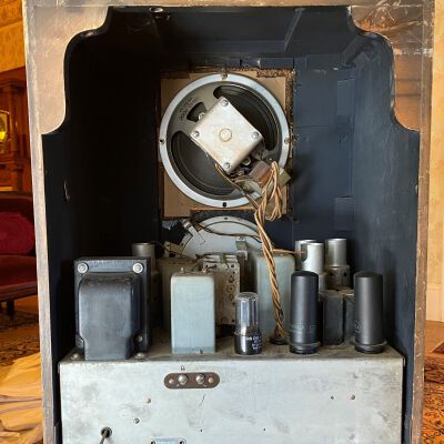 Zenith Radio-Back