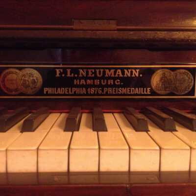 Piano label