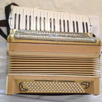Accordion View 2 with Bellows Open
