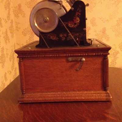 Graphophone - left side